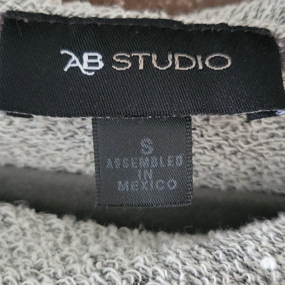 AB Studio Lightweight Pacho Size Small - Picture 7 of 10